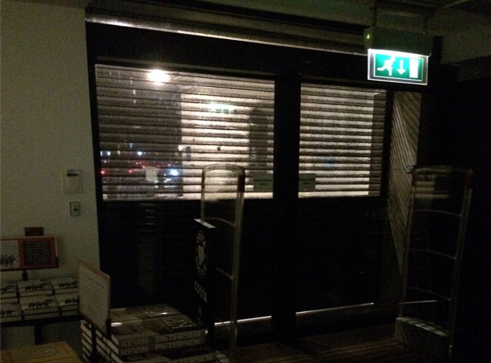 Trapped In Waterstones American Tourist Locked In London Book Store After Hours The